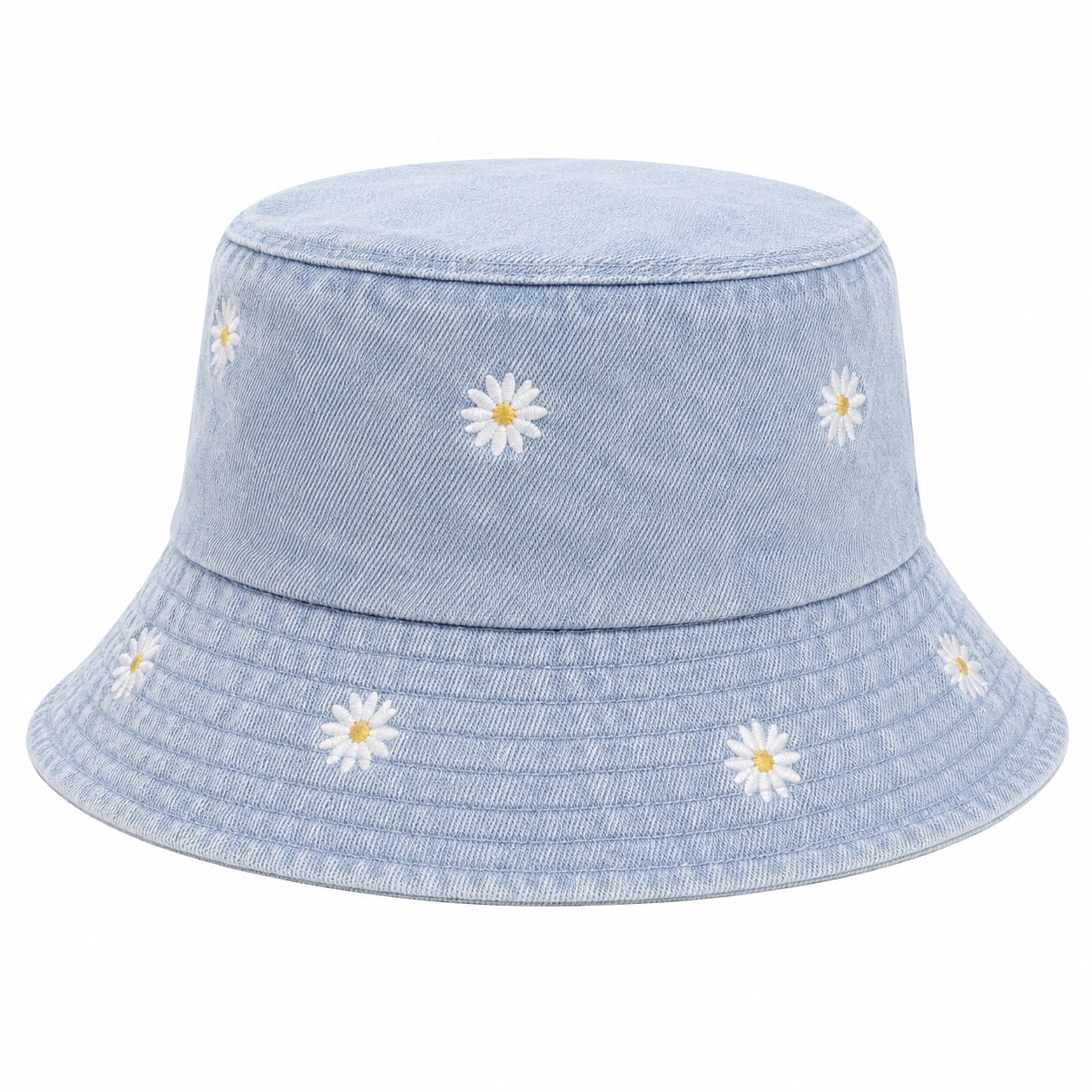 Chapeau bob bleu clair avec broderie de marguerites